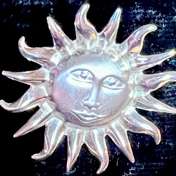 This vintage Beau brooch pin is a tribal sun god - Picture 1 of 3